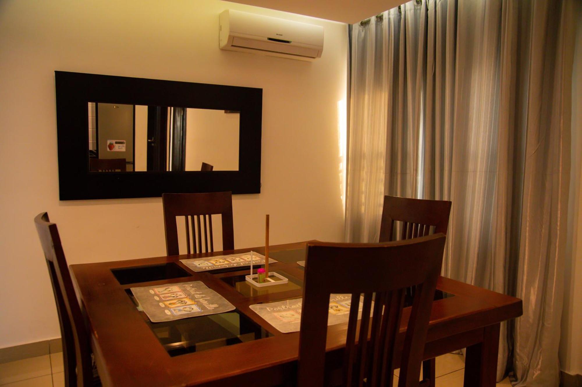 Appartement IMOLEASE HUBERT Sainte Rita à Cotonou Extérieur photo
